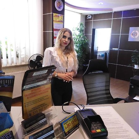 Ostello Gosciniec Biznesowy Dąbrowa Górnicza Esterno foto