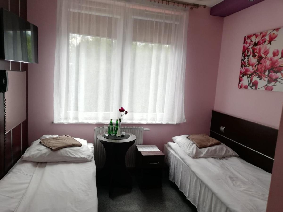 Ostello Gosciniec Biznesowy Dąbrowa Górnicza Esterno foto