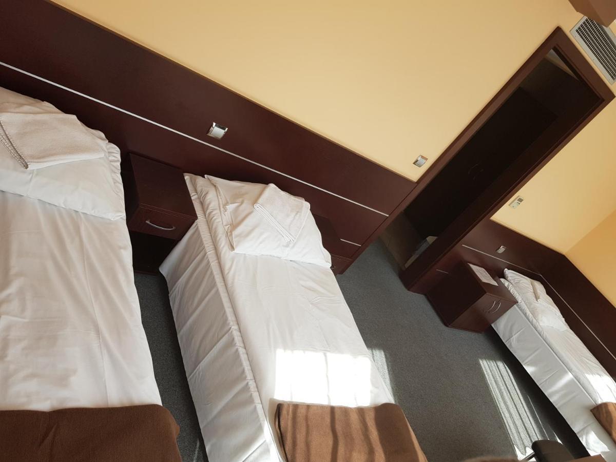 Ostello Gosciniec Biznesowy Dąbrowa Górnicza Esterno foto